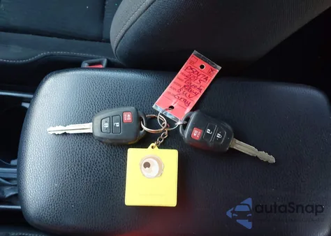 2015 Toyota Rav4 Xle z USA, uszkodzony, nr VIN JTMRFREV9FD149054